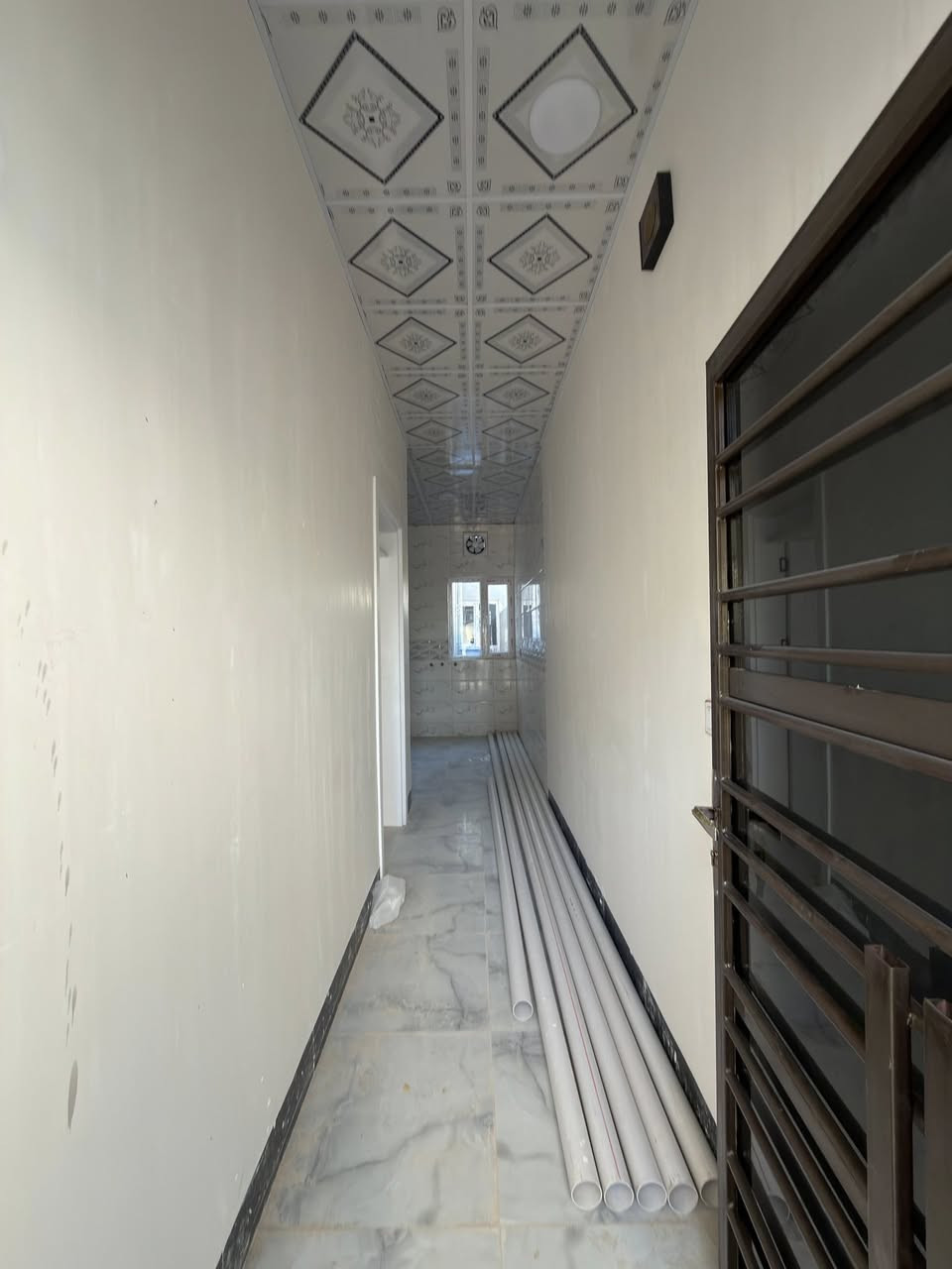 بسم الله الرحمن الرحيم

🏡 دور تونات للبيع في تكريت – الديوم / منطقة التوحيد

فرصة مميزة لامتلاك دار حديث بتصميم عملي وموقع مناسب.

🔹 المساحة: 100 متر مربع
🔹 الواجهة: 5 أمتار
🔹 النزال: 20 متراً

مواصفات الدار:

* 🛏️ 3 غرف نوم
* 🛋️ استقبال
* 🍽️ مطبخ
* 🚿 3 مجاميع صحية

📞 للاستفسار والتواصل:
***********
