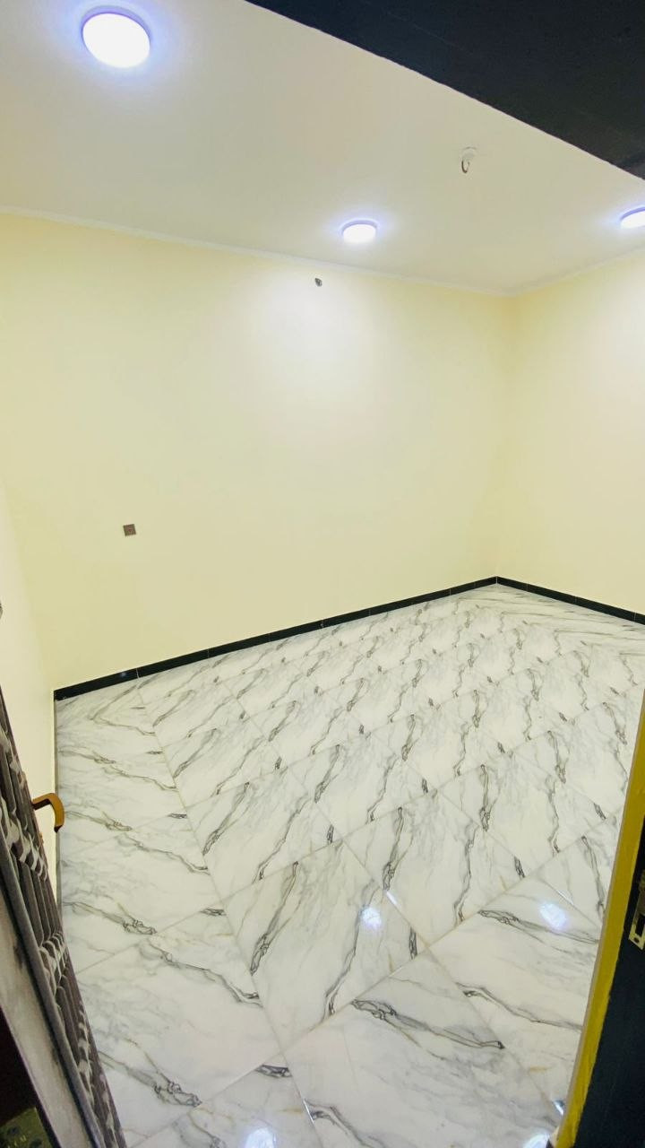 🏠بيت للبيع-في حي اريدو خلف مطعم غليون 

📐المساحة 100متر / طابقين مسلح حديث
📍الطابق الأرضي
•غرفة+صاله+استقبال+مطبخ+مجموعة صحيات
📍الطابق العلوي
•يحتوي على شقه خارجية 

📞للأستفسار يمكنكم الأتصال علئ الأرقام التالية
فراس *********** / المكتب ***********
للمزيد من العروض يمكنكم متابعتنا على الفيس بوك https://www.facebook.com/share/181oCiv5fj/
للعروض قطع التوزيع الجديد الحولي يمكنكم الدخول على الرابط https://chat.whatsapp.com/C3ZLlrqLokWBjJvLsVLeUP?mode=gi_t
