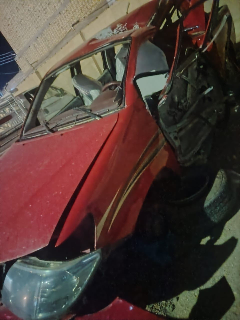 سلام وعليكم البيع بيكم 2015على حادثه حادث بيبان 2وتكمه جهت السايق سابقن سياره مكفوله وصار بيها حادث صفحت اليمنه يصير بيها بارد وجهيه مابيها شي بدي مابي شي فقط بيبان وتكمه والباقي صليم العنوان بصره قضاء الهوير/السعر تصل وتدلل ***********
