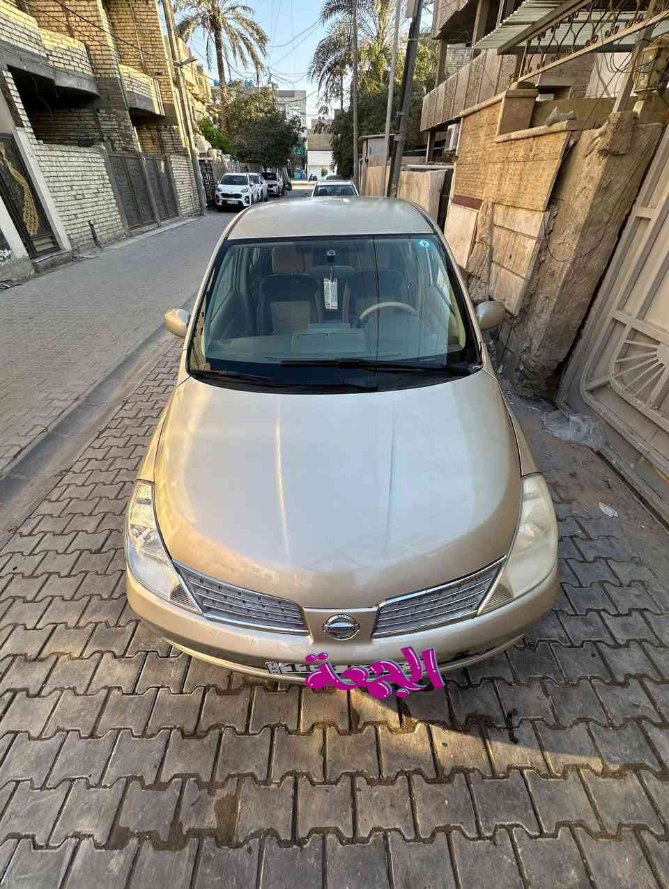 السلام عليكم 
نيسان تيدا خليجي. موديل 2007 السياره جاهزه 
مكينه وكير مكفولات تخم تاير كهربائياتها كلها شغاله
بيها الجاملغ الامامي. مبدل. 
شاشه اندرود كامره خلفيه.حساسات. 
رقم بغداد الانكليزي. السنويه بسمي. 
المكان بغداد الكرخ  السعر ٦٦ وبيها مجال 
الاتصال ***********
