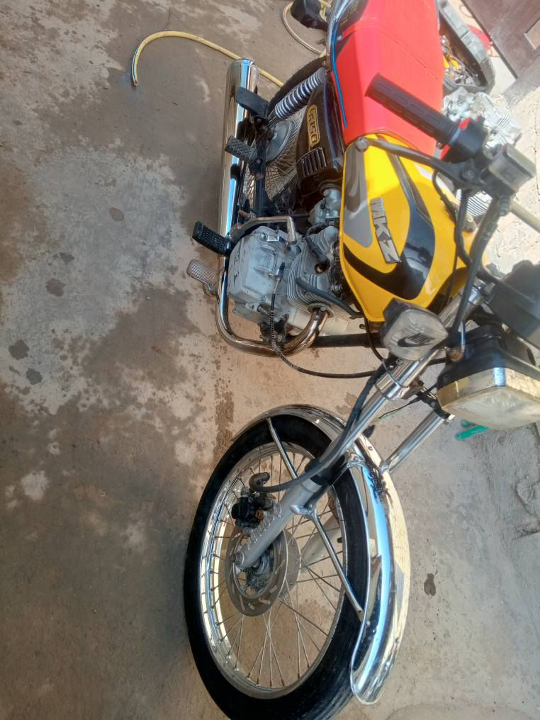 دراجه إيران 5كير كامله بدون نقص ... محرك شركه كهرباء شركه اوراق كامله موديل 22
*********** بغداد, العراق
