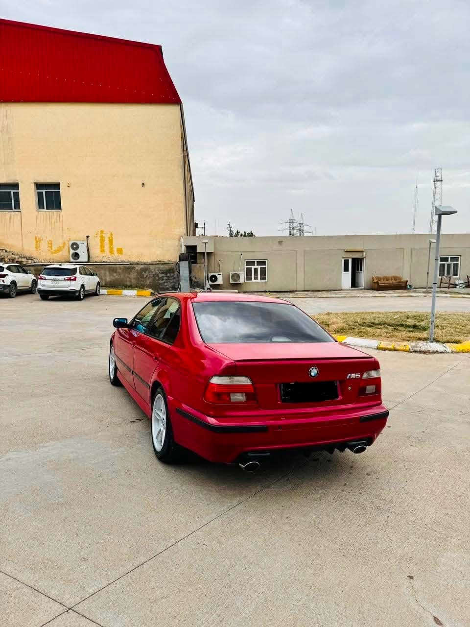 BMW E39
بیئیم سەقەر مۆدیل٢٠٠٣ بیلادM کوشن  هیتەر گێرو مەکینەوە تەبرید ساردو گەرم تەقەو رەقە موسو براوە محەوەر سبوغ سەقف و حیزام بە شەرت  مەنەفێست ئەسڵی بەشەرتی غرامەی مرور 

سەیارەکە چوار تایەوە ویلی M لۆکی لەژێرە 
   سعری 65 مەجالێکی برایانە
***********
