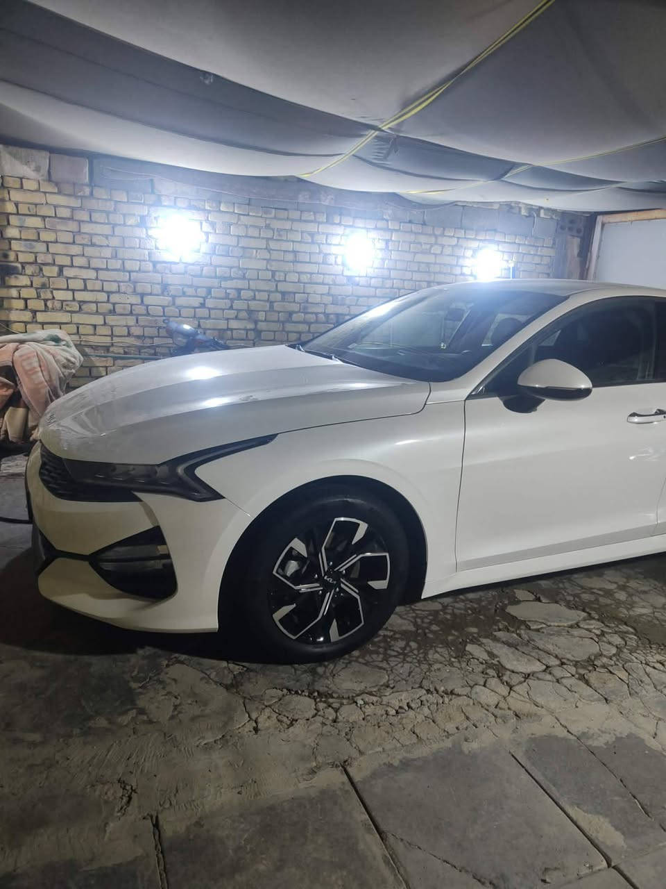 السلام عليكم K5 اصل غاز 2023 كفاله عامه من الشخط فول عد الفتحه ماشيه 24 حقيقي استخدام شخصي مرقمه ذي قار انكليزي تحول بسمي مكان السياره ناصريه مركز 
السعر 220 وبيه مجال 
اتصال فقط ***********
