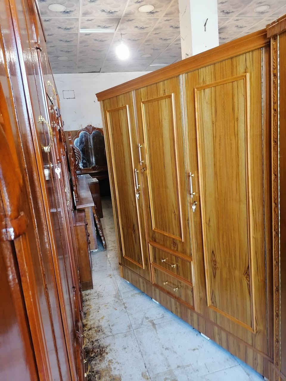 كنتور ٣ باب و٤ باب نقش زان جديد شغل توصيه صاج 5ملم معرض ابو حسن حي السكر مقابل ساحه غاز السكر ت *********** مستعدون لشراء غرف النوم والكناتير المستخدم
