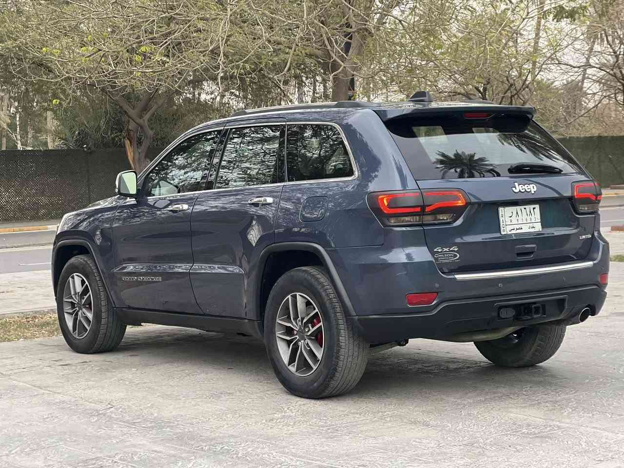 ‏‎جيب شيروكي موديل 2020  امريكي
‏‎
ماشيه 63الف mi رقم بغداد. 💯
بصمه‎ ⁃ فتحة سقف / كشنات كهرباء  / رادار خلفي امامي  / رادار جانبي / النقطة العمياء  /حساسات امامية وخلفية-  /شاشة كبيره- /محرك 6 سلندر  /   /دفع رباعي 4*4 - كشنات  جلد / توقف ذاتي / صندوق كهرباء  / 

عنوان بغداد العطيفيه 📍📍سونار داخل الصور ❗️

للتواصل :***********
