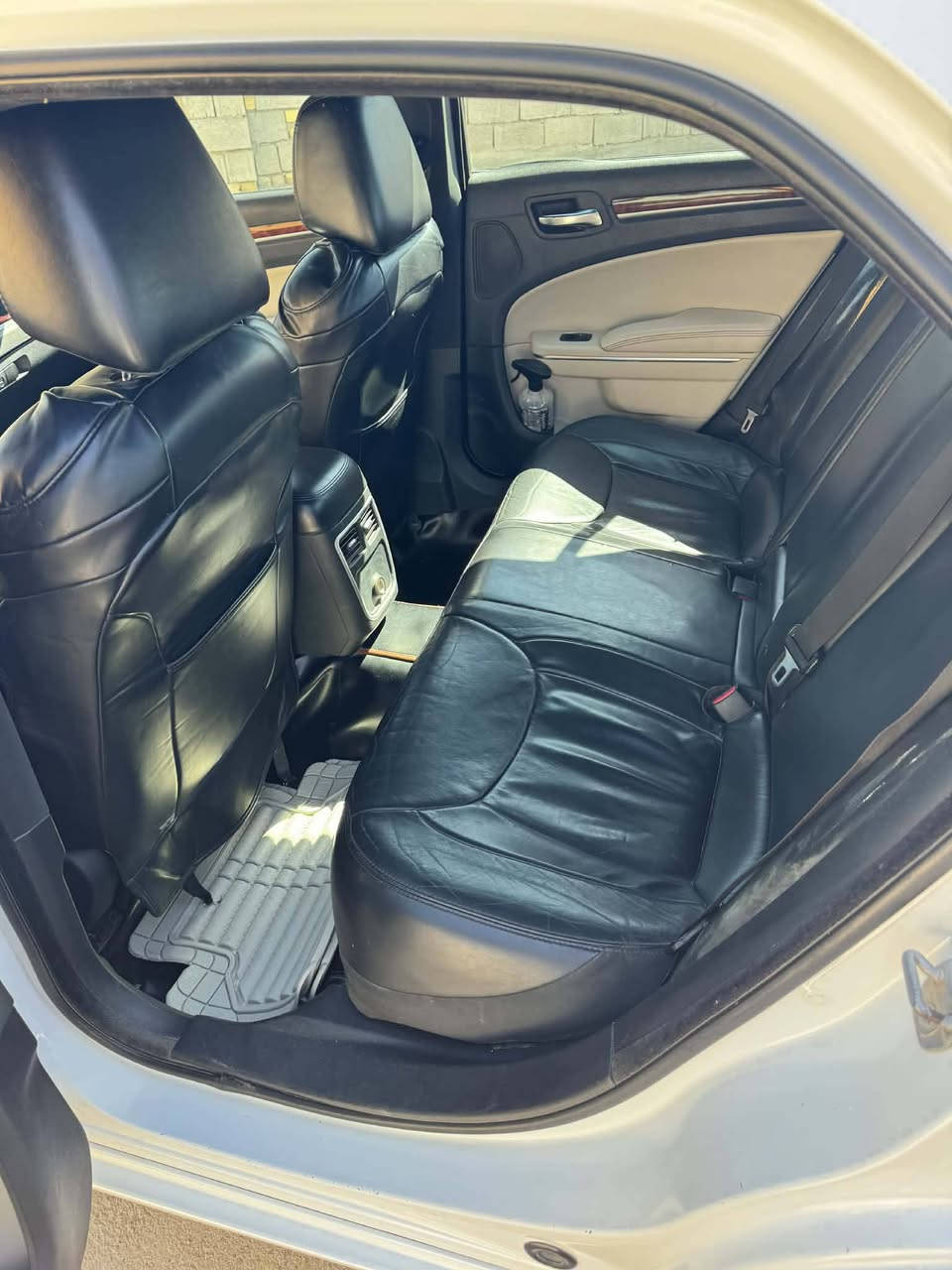 السلام عليكم اوباما 2014 رقم بغداد بأسمي وارد امريكي حادثها فقط الدعاميات وبارد قليل بالجاملغ الامامي وباقي السيارة كفالة عامة مكينة وكير جديده شادهن قبل شهر حدادية جديده تبريد شغال منظومة زنون عدسات
تخم تاير جديد 
السعر 190وبيها مجال للأستفسار الاتصال
***********
***********
مكان السيارة واسط قضاء الحي
