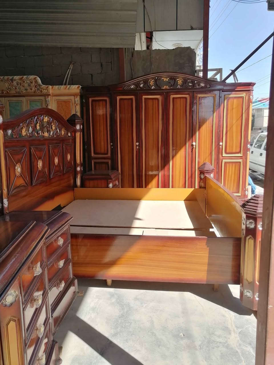 غرفتين نوم كويتي كل غرفة تتكون
 من ٥ قطع استخدام قليل مستعجل ع البيع
١. سعر الوحدة 600 وبيها مجال للشراي
٢. العنوان البصره/ الزبير/ محله الكوت
٣. للأستفسار المراسله خاص او الاتصال ع الرقم ***********. الزبير, البصرة
