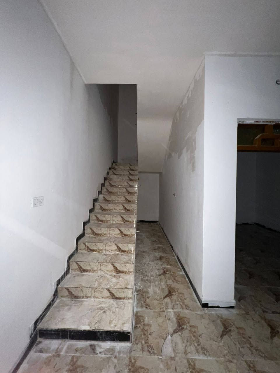 🌃 اللهم صل على محمد وال محمد 🌃
      🏫   🏫   🏫   🏫   🏫   🏫
              ⚜️ #بيت_للبيع ⚜️ 

☣️في الفلوجة حي الشهداء 
☣️ منطقه المرسلين 
☣️ خلف جامع المرسلين 

⚜️المساحة : 125م 
⚜️الواجهة : 6.25م
⚜️النزال : 20م

طابق واحد غرفه نوم وحده حمامين وصاله واستقبال ومطبخ 
خدمات كامله 

 ⚠️ الشارع 🚸 : 8م  مُبلط 
⭕ السعر :  80 وقابل للتفاوض
🧰⚖️ نوع الملك 🧰⚖️ : طابو صرف سند 
للاستفسار : مراجعة 
🥇#مكتب_الاقصى_للعقار 🥇
 للاتصال : *********** 📞☎️
واتساب : *********** 📞☎️
⭕التسلسل: 133
#عقارات_الفلوجة #عقار_للبيع #عقارات_الانبار #عقارات_العراق  #العقار #عقار
#العقار_للبيع #للبيع #بيع #بيت #بيوت #قطعة #قطع
#ارض #اراضي
#عقارات #عقارات_الاقصى
