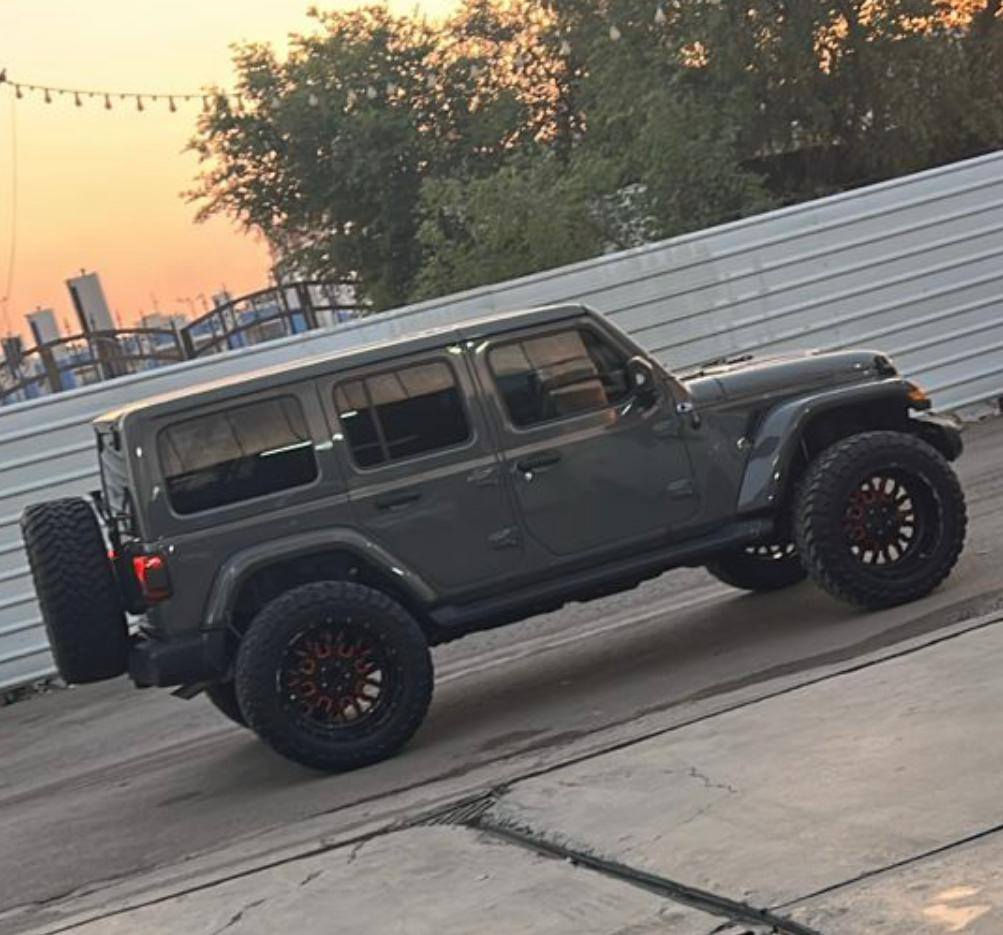 جيب رانجلر  2023
6سلندر  محرك 3600  صور الحادث بلمنشور 
السياره زيرو ماشيه تقريبا 
2.500 كم 
بصمة 
تصليح درجه اولئ وصبغ عام للجمالية 
السياره كشف واضافة سقف لنفس الموديل  .
صورة الحادث .بلمنشور
السعر 210 بيهه مجال 
مكاني بغداد الحارثيه ***********
