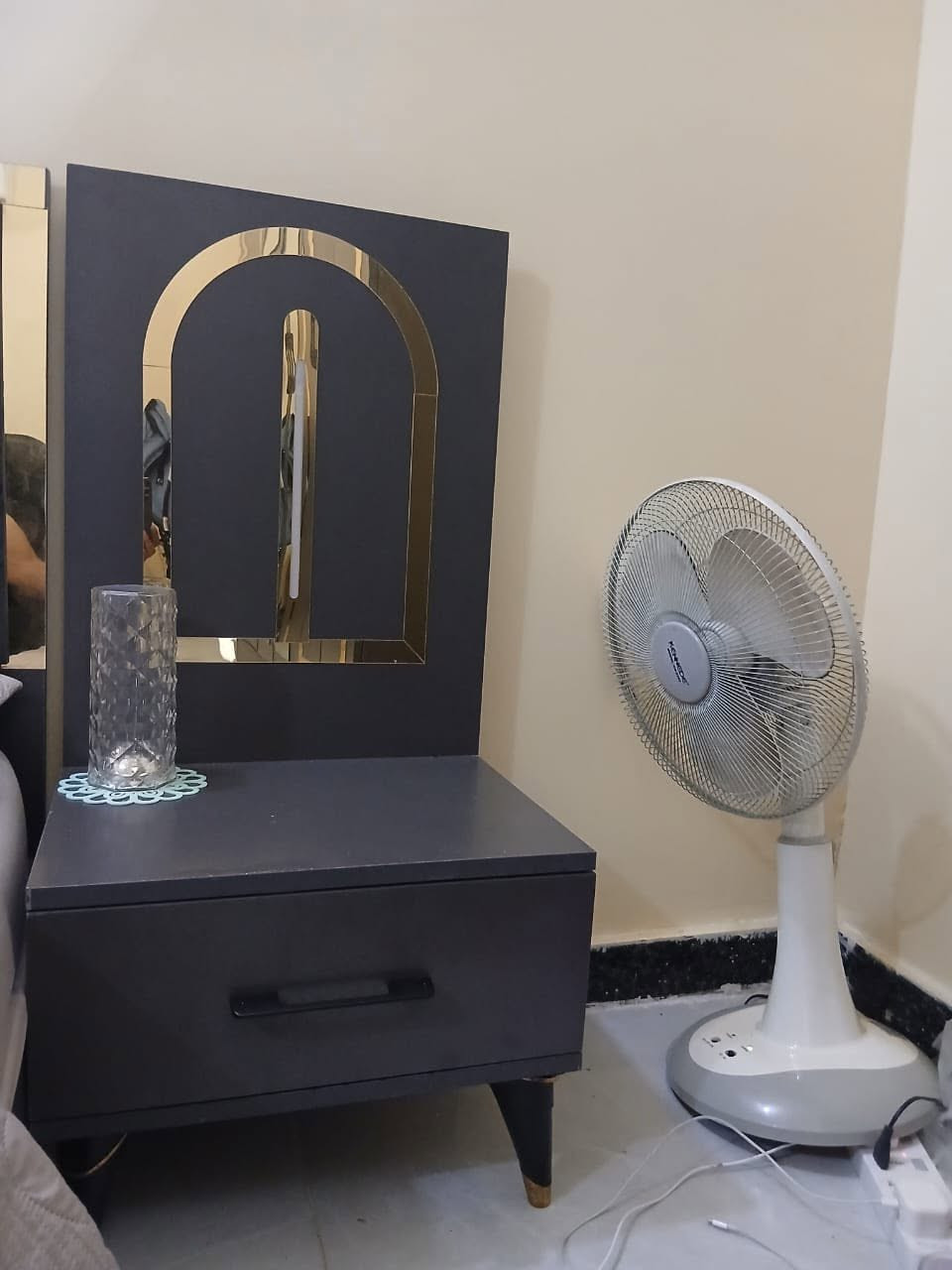 غرفه نوم تركي جديده ماخذيها قبل شهرين 600 وبيها مجال بسيط  مستعجل ع بيعها للاستفسار 
***********
