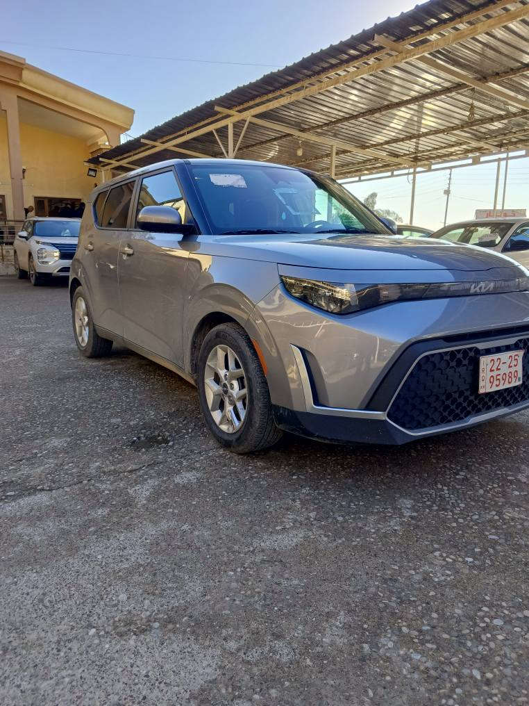 كيا صول وارد امريكي 
موديل 2025
مواصفات 
شاشه كبيره 
كاميرا دوار 
رادار امامي 
رادار خلفي 
حساسات 
تحديد سرعه 
تحكم استرين 
بيها بعد اهوايا مواصفات 
بيها جاملغ وأحد صبخ 
بدون ارباك 
سعرها 140 ومجال بسيط 
مكان سياره عقره 
تلفون *********** اكر, نينوى
