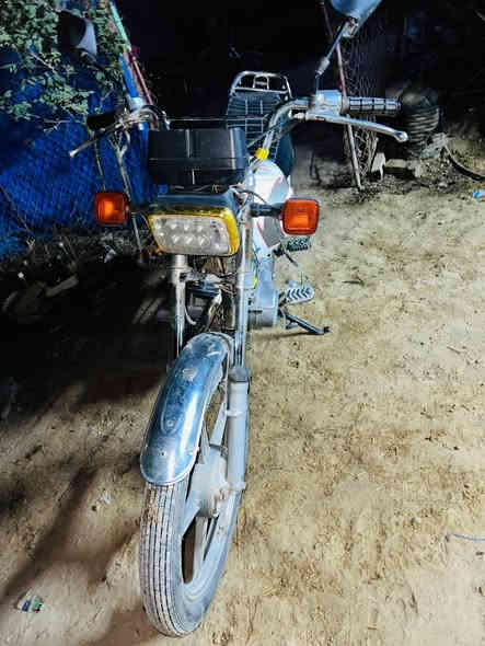 السلام عليكم موطور للبيع ٤ كير شغال
السعر ٢٢٥ وبي مجال بسيط
***********
