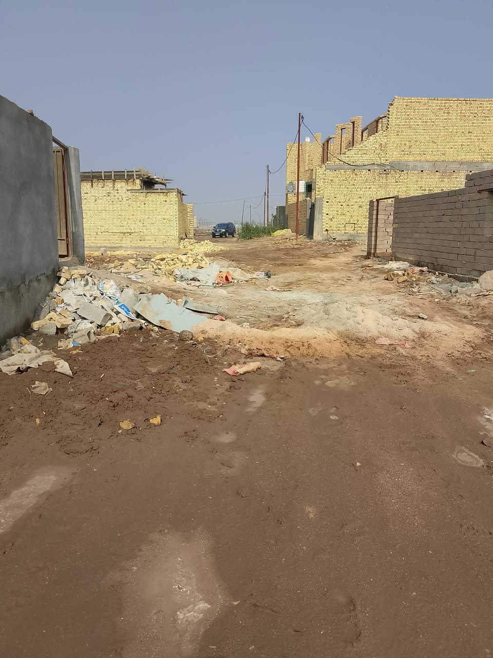 السلام عليكم بيت زراعي ركن مساحه 200 مبني 120 والباقي قطعه العنوان على الحلو عند 
ال نياز مقابل الحبيليه البيت يتكون من غرفتين وصاله ودوانيه ومطبخ البيت عكاده سعر 35 رقم ***********
