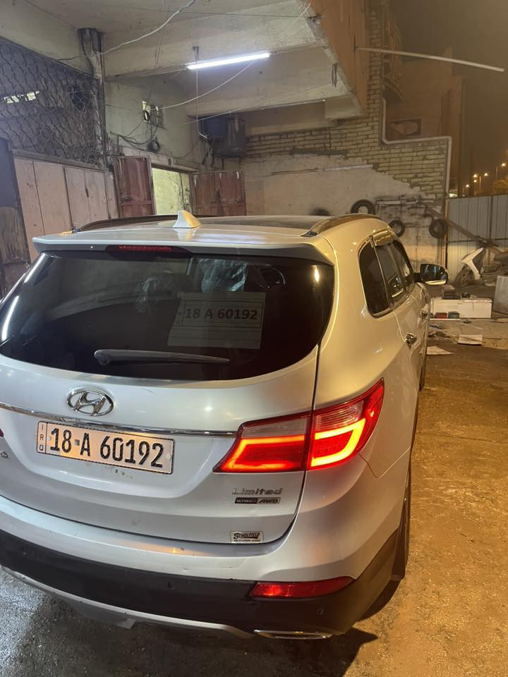 للبيع – هيونداي سنتافي 2015 فول مواصفات | بيع سريع
🚗 هيونداي سنتافي 2015
📍 وارد أمريكي
🪪 رقم بابل دولي جديد
👨‍👩‍👧‍👦 7 ركاب

⚙️ المواصفات:
 • محرك 3.3 لتر V6 – 6 سلندر
 • فول مواصفات
 • شاشة + كاميرا + حساسات
 • فتحة سقف 
 • مكيف خلفي
 • مقاعد جلد
 • اللون: رصاصي
 • الممشى: 104,000 ميل

⚠️ الملاحظات للأمانة:

 • صبغ جاملغ امامي + صبغ باب خلف السائق
 • احتكاك بالجاملغ الأمامي
 • ضربة بسيطة بالجاملغ الخلفي (أثر دراجة)
 • التبريد (المكيف) لا يعمل حاليًا
 • بحاجة إدامة نوزلات + صدر أمامي وخلفي

💰 السعر المطلوب:
👉 16,800 دولار
📉 قابل للتفاوض البسيط للجادين فقط

📞 الاتصال: [***********]

السيارة فول مواصفات، السعر محسوب حسب الحالة، مناسبة للي يعرف بالسوك ويحب يكملها على ذوقه
