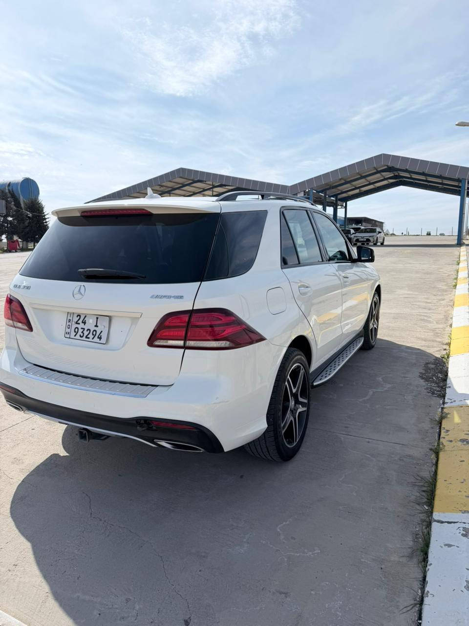 موديل 2016 السعر 225$بيها ثلاث قطع بولند وجاملغات  داخلة كلين هنا الحادث ايرباك راجع سستم شركة كات AMG فول سلايت عدا بانوراما العنوان بغداد كرادة رقم الهاتف ***********
