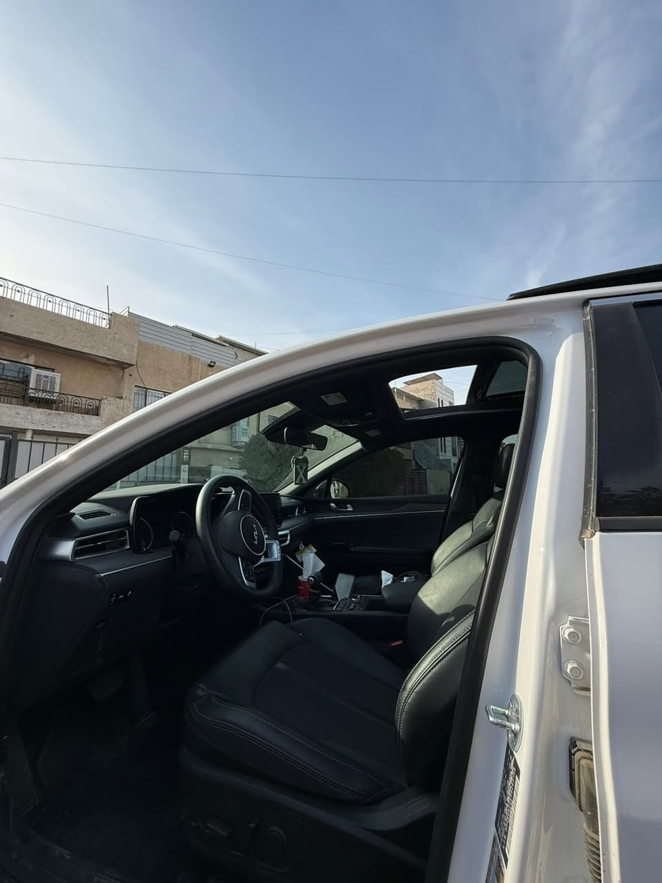 كي فايف k5 ( لون ابيض) جي تي لاين
السيارة موديل ٢٠٢٤ فول فول مواصفات
 وارد امريكي
   مواصفات Gt Line فول موصفات😍

المواصفات:
1- بصمة ابواب وتشغيل عن بعد
2 بنوراما 
3-تحكم استيرن كامل 
4- كشنات كهرباء
5-كراسي جلدوختم شعار GTline
6-رادار امامي + خلفي (توقف خلفي ذاتي) 
7- شاشه كبيرة كار بلي( بلوتوث ، USB  AUX )
9- ماشيه9 الف 
10- رادار امامي + خلفي
11- لد نهاري
‏12 -انظمه قيادك 6
13-ويل كب 18
14- شاشه عرض  بالدشبول
15- كروز سرعه ذكي  ( مثبت سرعه )
16-رقق بغداد 
17-سايد بريك بصمه 
‏18- GPS الخرائط
19-تبريد ثلج 
وبعد بيها هواي مواصفات 
سيارة جاهزه من كل شي
السعر 200 وبيها مجال قليل للاستفسار الاتصال على الرقم ***********
