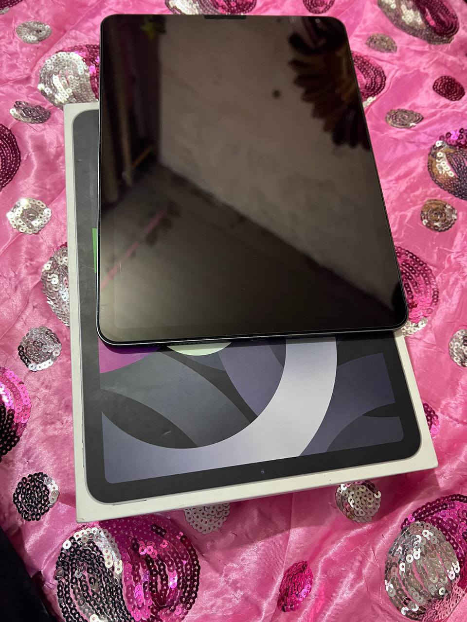 السلام عليكم ورحمة الله وبركاته ايباد Airمع حساب ببجي مفول ومرتب للبيع ثنينهن بسعر مناسب تعال خاص وبيك خير ودلل رقمي وتساب ***********
