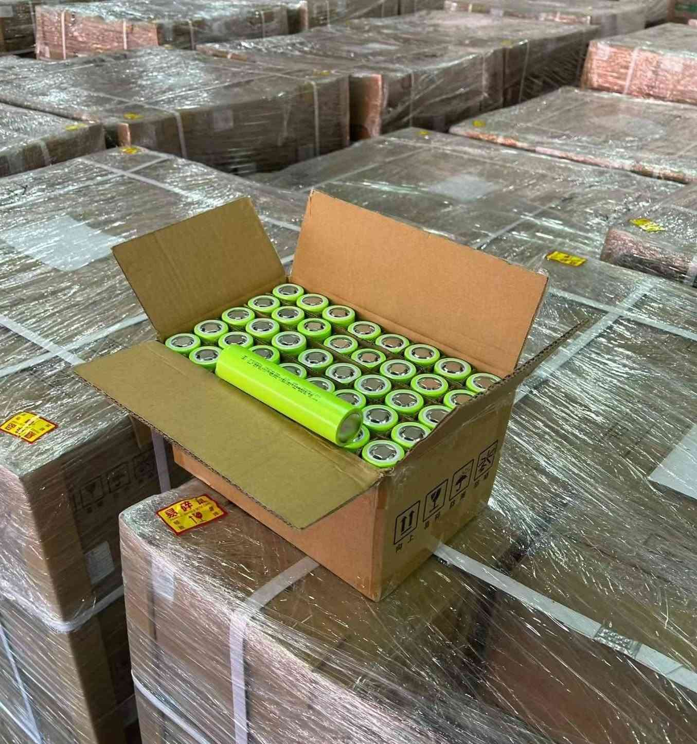 LiFepo4 battery TZJSK IFR32140-15Ah 3.2V 15Ah Lithium iron phosphate battery,electric bikes battery 15000mAh electric motorcycle battery,electric bicycle battery
Model: TZJSK IFR3214015Ah 3.2V battery
Typical Capacity: 15Ah
Nominal Voltage: 3.2V
Max Continuous Discharge Current: 45A
Charge Cut-off Voltage:3.60±0.02V
Discharging Cut Off Voltage: 2.5V
Cycle life:≥3000 Times
Approximate Weight: 300g±0.5g 
Internal Resistance:≤2.5mΩ
This IFR32140 battery model is ideal for electric vehicles,Electric bike,Electric motorcycle,Electric wheelchairs,Electric forklifts,Electric scooters,Electric drills,Electric saws,Electric tools as it has a great capacity 15Ah and even good burst power,reigning in at 45A


**إذا كنت صاحب هذا الإعلان وتريد حذفه لأي سبب، رجاءا أرسل رسالة إلى الدعم الفني**