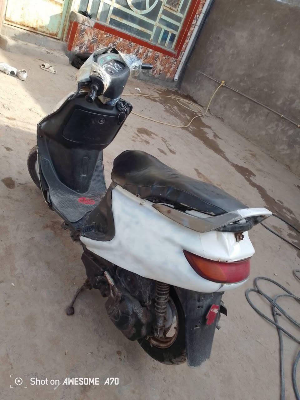 السلام عليكم دراجه فراشه للبيع بيها نواقص قليله شغاله بس الكابريته اتخربط مكاني مركز مدينه قفل 150  رقمي ***********
