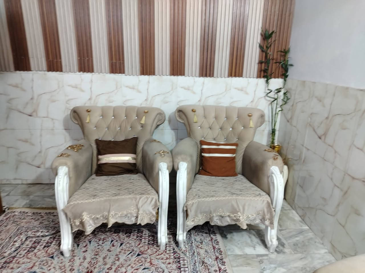 تخم عشر َ مقاعد للبيع  العنوان الامين الثانية للاستفسار الاتصال على الرقم ***********
