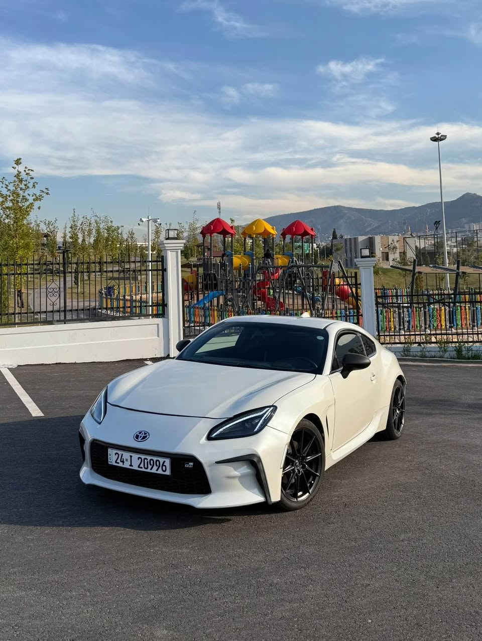 تويوتا جي ار ٨٦ | TOYOTA GR86 

الموديل : ٢٠٢٣ | 2023
بريميوم أعلى فئة | premium 

ماشية فقط 22 الف مايل 
مكان السيارة دهوك

اخوان السيارة بيها ٤ قطع صبغ بشرط بدون دواخل
بدون ايرباك بجم كبس حادث سطحي

(( السعر : 143 ورقة $ )) ومجال بسيط
و ليشوفها غالية يعبر المنشور بكلمة طيبه 

***********
(( *********** ))

 السيارة رقم دهوك بشرط التحويل

لايتات LED شكل كورفيت / سستم كزوز Corsa
كير توماتيك / داخل شامواه و جلد 
ابل كار بلي / دواخل كاربون فايبر
السيارة كلش جديدة بمعنى الكلمة 

رقم شاصي ((JF1ZNBF14P8755481)) دهوك, العراق
