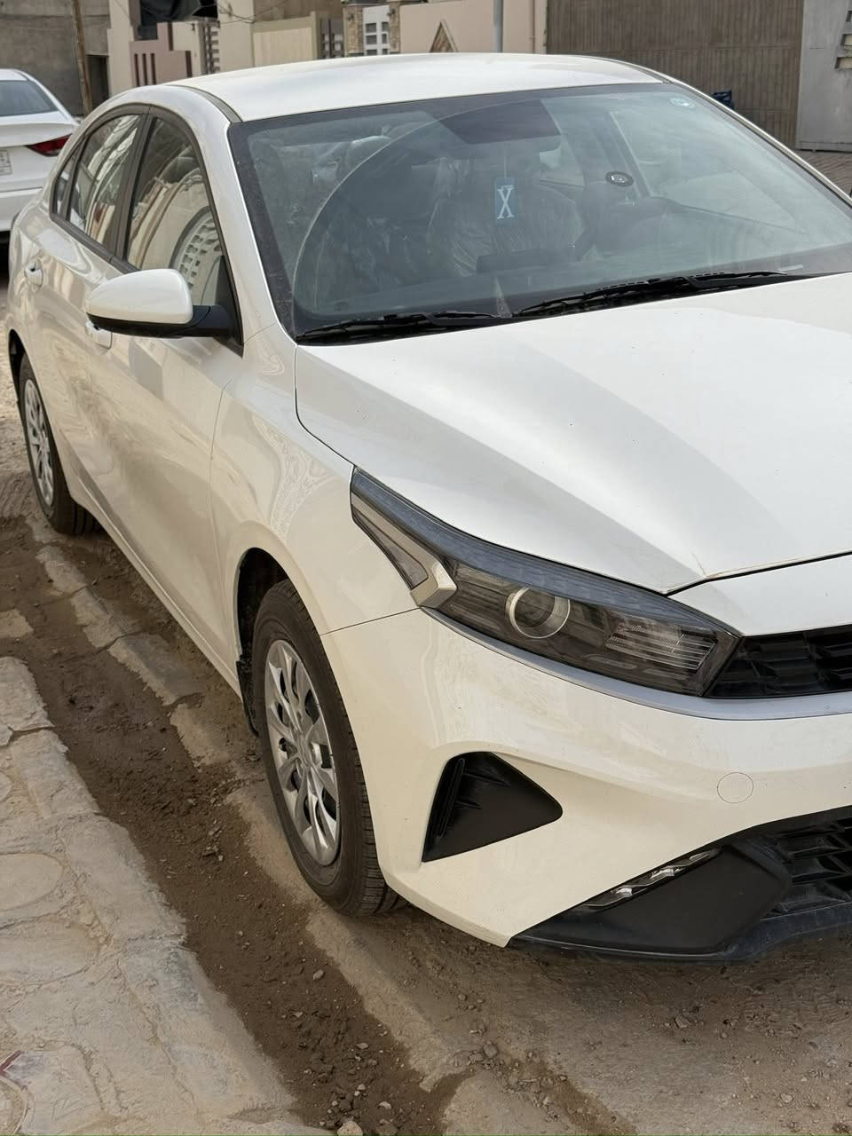 السلام عليكم سيراتو موديل 2023 خليجي مكفوله كفاله عامه رقم اربيل جديد  مواصفات السيارة :
محرك 2000 دوش 
لد نهاري ليلي 
تحكم سترين جهتين 
تبريد قطعتين
شاشه جبيرة
كامرة وحساس خلفي 
مانع انزلاق 
مثبت سرعه 
حساس ضغط الاطارات 
رايدها مراوس فورنت لاندر  
ملاحظه ( السيارة مكفوله كفاله عامه ماعده شخط صغير بين الباب السايق وجاملغ موضح بصورة )


**إذا كنت صاحب هذا الإعلان وتريد حذفه لأي سبب، رجاءا أرسل رسالة إلى الدعم الفني**