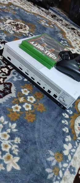 سلام عليكم اكسبوكس وان اس ذاكرة واحد تيرة 
جهاز نظيف معه اقراص ثنين 
ويدة ممتوافقه معه جهاز مال سيريس بس شغاله
سعر 150 الف مكاني بغداد زعفرانية
اتصال او واتساب *********** بغداد
