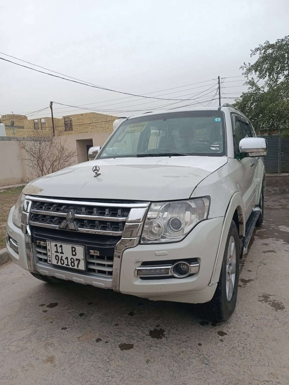 سلام عليكم
سياره باجيرو حبتور موديل 2012 محرك 3500 كير كفاله 
حداديه جديده رقم انكليزي بغداد باسمي شخصياً السياره كفاله عامه ماعده قطعه صبغ وحده في باب السدر وباقي كفاله عامه 
سنويه ل2030 مصفره هزه جديده السعر ب125 مستعجل عليها 
مكاني طريق كربلاء نجف عمود 150 الشراي بي خير ويدلل رقمي *********** وهذا بي واتساب ***********
