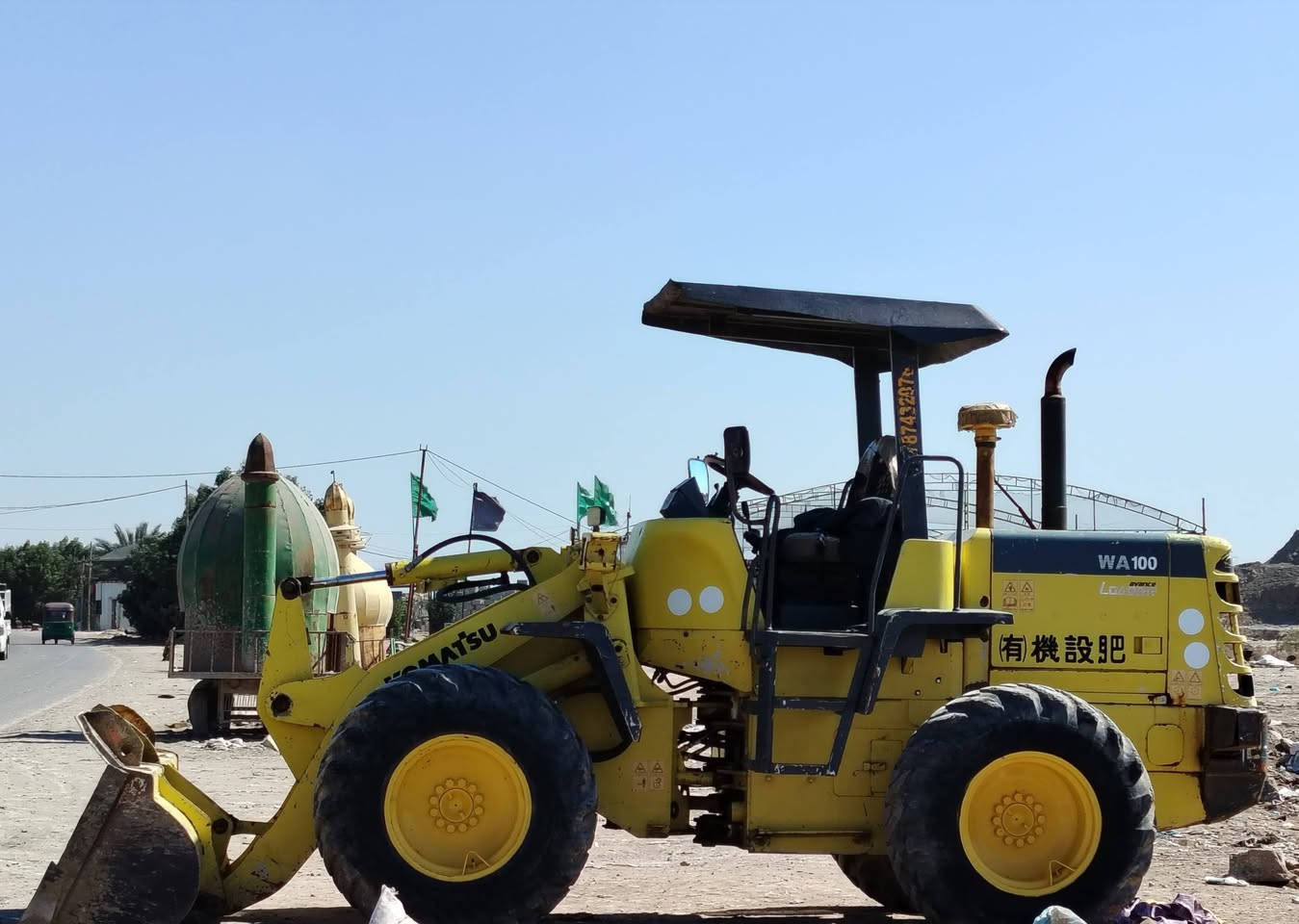 السلام عليكم  شفل كماتسو للبيع  حجم 100 6 سلندر مديل 2012 رقم بصرة بسمي مداور ثاني يوم  الاتصال ع الرقم ***********.
