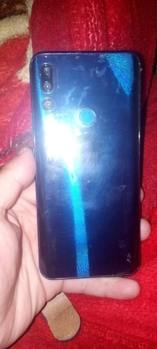 السلام عليكم الجهاز واي تسعه برايم غني عن التعرف الذاكرة 128 بوبجي 40 فريم
الجهاز نظيف مال بيت شرط ابيعك 
فقط بيضا خفيف بالشاشه لكن الشاشه مال الجهاز الاصليه شرط عنواني الموصل جانب الايسر حي الحدباء التواصل فقط عبر الوقم الهاتف *********** متوفر ع الرقم واتساب / السعر 85 بي مجال بسيط للشراي
