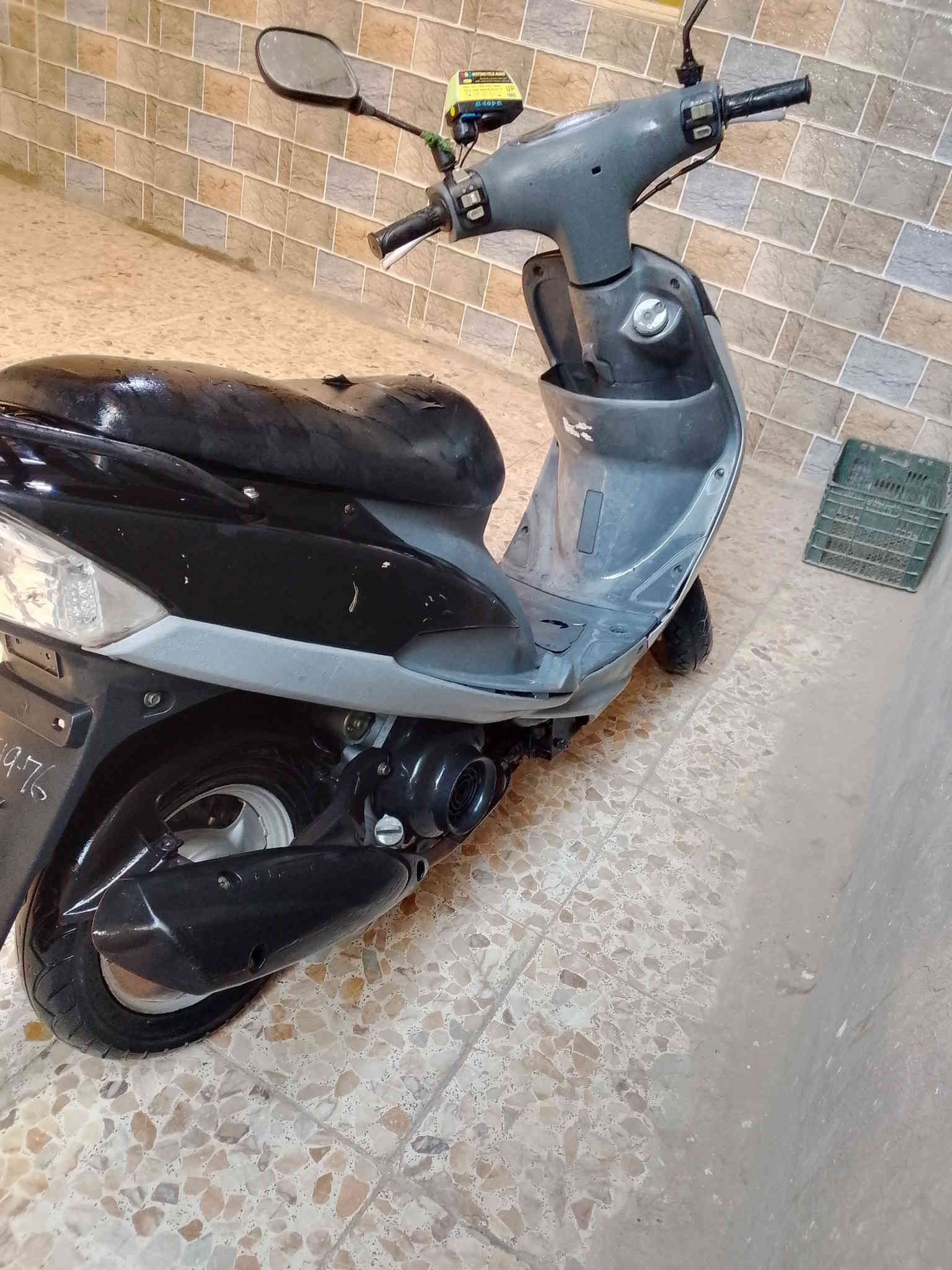 السلام عليكم دراجة ماكس منغولي للبيع دراجه بلادية كلها كلشي شغال كهربائيات سلف هندر قفل جوزة ستيرن كاملة ما ناقصها اي شي كفالة  اوراق محرك بلادي اي نقص مابيها الدراجة ربع متذب عليهاا شغل واطلع السعر 625 مكاني بغداد/النهروان للاتصال ***********
