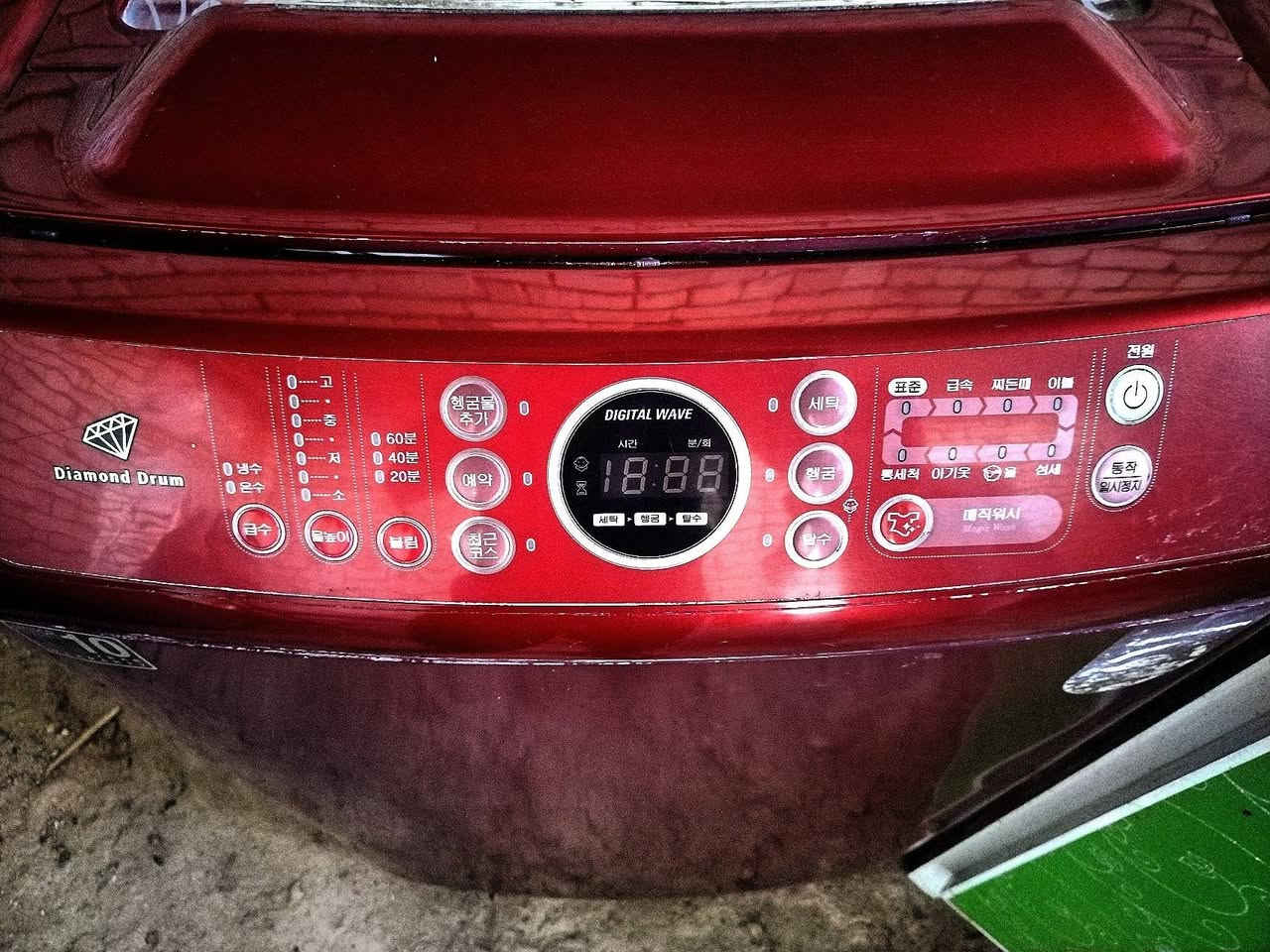 سلام عليكم غسالة اوتماتيك نضيفه وشغالة للبيع بسعر 200 مكاني نجف شارع المجمعات رقمي ***********
