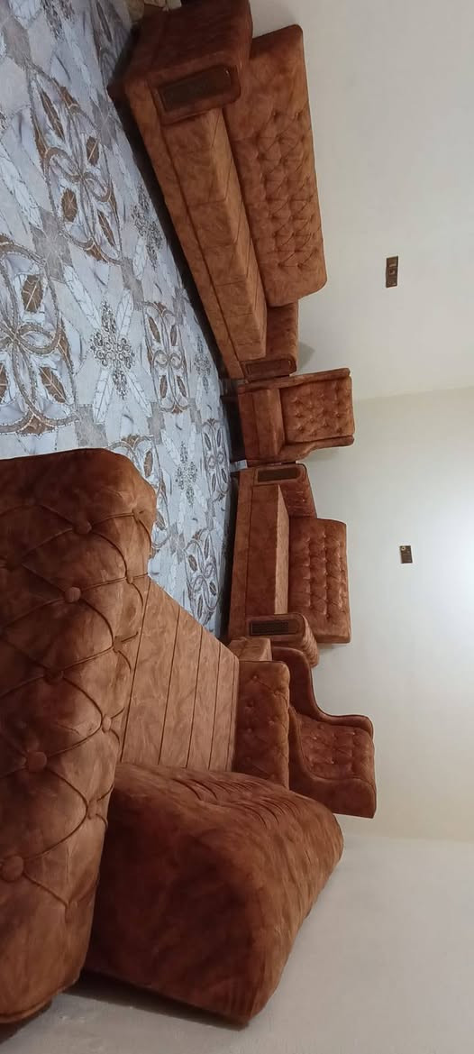 مكلف بالنشر فقط
تخم قنفات 10 مقاعد جديد مو مستخدم سعره 450 وبيه مجال 
العنوان.. الكرابلة ..للتواصل على الرقم.. ***********
