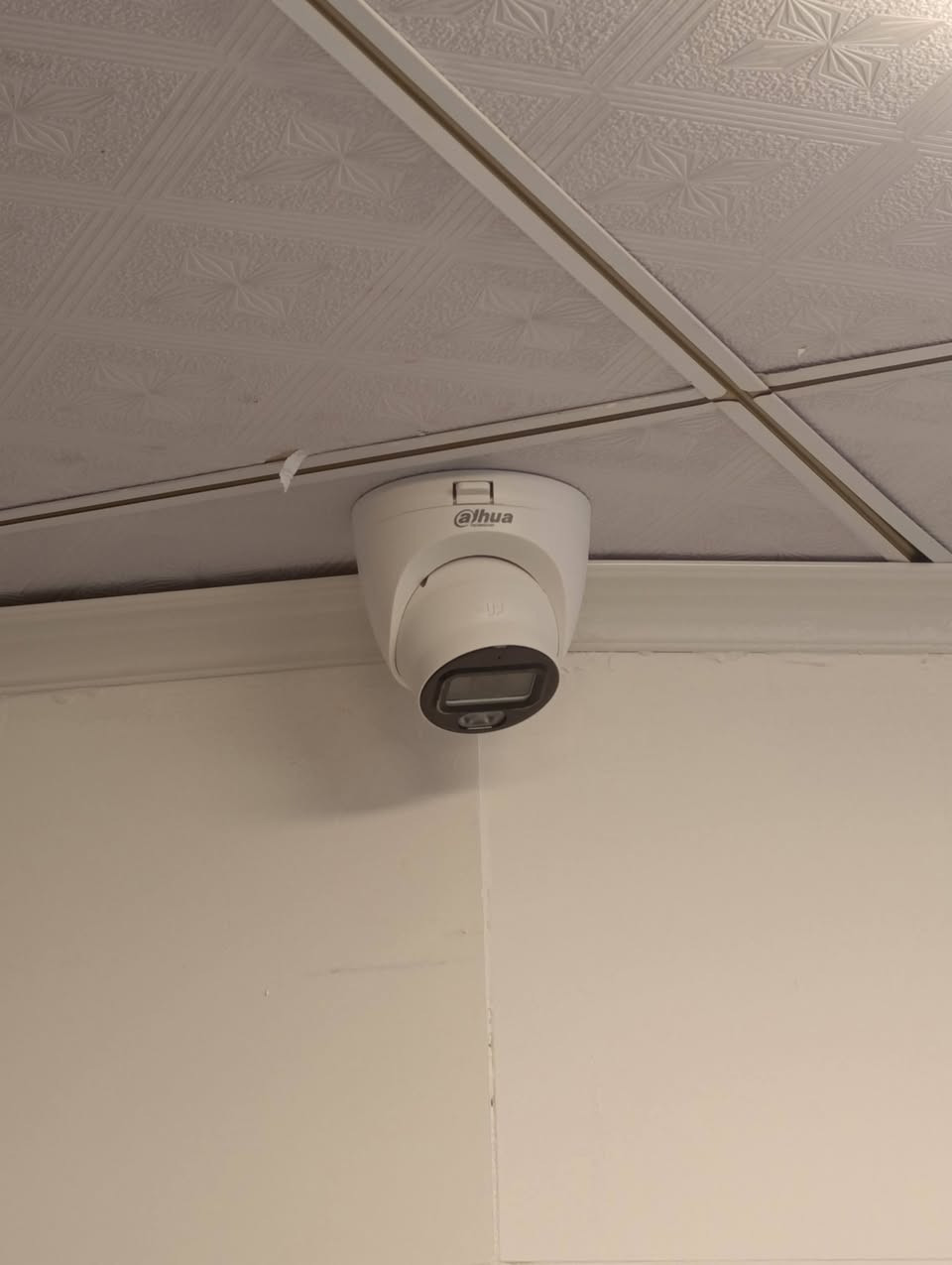#تم بحمد الله تعالى تأمين محل صياغة ذهب في سوق طويريج ب 4 كاميرات دقة 2 ميكا من ماركة دهوا الاصلي فول كلر (ملون ليلي نهاري )
المنضومة مكونه من :-
✅️جهاز XVR دهوا ذو 4 مداخل يدعم الصوت 
✅️هاردHDD  بمساحة نص تيرا
✅️كامرات دهوا دقة 2 ميكا فول كلر عدد 4

✅️ تم ربط المنضومة على الإنترنت لغرض المراقبة من خارج المنزل 

#تجهيز و تنصيب كاميرات المراقبه بأنسب الاسعار
كل ما عليك تتصل على الرقم بنهاية المنشور والباقي علينه نجيك لباب البيت
للتأكد من جودة العمل يرجى الدخول الى الصفحة ورؤية المنشورات السابقه
تتوفر كامرات من ماركة دهوا العالمية
ماركة اسوار Aswar
ماركة Fank vision 
ماركة max vision 
ماركة Hilook
#بأدارة سامر الجنابي 
للأستفسار يرجى مراسلة الصفحة او الاتصال على الارقام التاليه:
***********
***********

#كاميرات_المراقبة
#كاميرات_المراقبه
#كامرات_المراقبة
#كامرات_المراقبه
#منضومة_كامرات
#منضومة_كاميرات
#دهوا #دهوى
#اسوار #أسوار
#كامرات 
#كاميرات
#تنصيب_كامرات_كاميرات
#منصب_كامرات
#طويريج
#مركز_كامرات
#محل_كامرات
#بيع
#أرخص
#شراء
#منضومة_كامرات_رباعية
#منظومة_كاميرات_رباعيه
#سامر_الجنابي
#الجنابي_للكامرات
