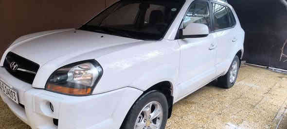 السلام عليكم
هونداي توكسون كوري خليجي
بدون صبغ مكان بارد  محرك وكير وتبريدشرط
رقم سنوية جديد  وكاله عامه باسمي تريد شرط التحويل
طخم وطخم تأيرات جديد 
الرقم  ***********
        ***********
