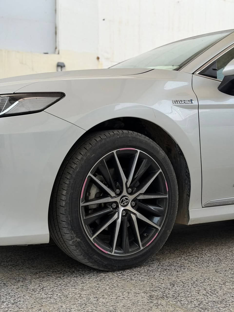 تويوتا كامري هايبرد للبيع 🚗
🔹 الموديل: 2024
🔹 الفئة: GLE – فول مواصفات
🔹 ياباني أصلي
🔹 وارد عبد اللطيف جميل
🔹 ناقل الحركة: أوتوماتيك
🔹 الوقود: هايبرد (بنزين + كهرباء)
🔹 العداد: 40 الف
✅ حالة الوكالة
✅ مغلّفة PPF بالكامل
✅ مغلّفة عوازل صوتية كاملة
✅ اقتصادية جدًا في الوقود
📍 الموقع : الانبار - رمادي 

            السعر 24 الف

ملاحظه غير متواجد على الفيس
📞 للتواصل ***********
