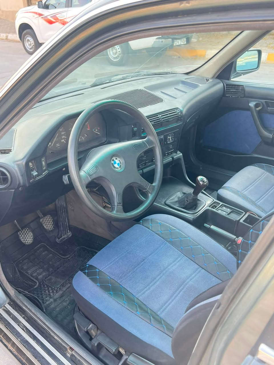 سلام عليكم
السعر 38
BMW e34 520i
سياره بلاديه بدون صبغ بدون خياس بدون ضربه سياره بلاديه وحلوه  اي عيب او نقص مابيها تبريد كير محرك كله بشرط رقم انكليزي بأسمي هزه سنويه جدد مكاني كركوك 

***********
