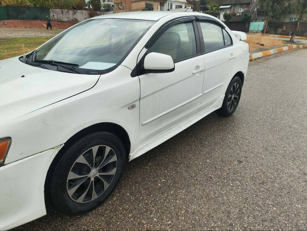 لانسەر قرش ٢٠٠٨ 
***********
خلیجی ، حیزام بۆیاخ (قرچی هەیە)
مەکینە ٢٠ 
چوار جام کارەبا 
شاشە ئایپاد 
ناو زەرد 
دەبڵ گێڕ
تازە سێرڤس کراوە 
کامل پێشی مسرف کراوە ،بێ تەقە و ڕەقەیە 
سەنەوی تا 2027 تازەیە بەناوی خۆمەوەیە
مەرجی تندوتۆڵی تازەیە

78 گەڵا قفڵیەتی مشتەریت لەخزمەتام پەیوەندی بکە 
هەموو زانیاریەکانم نوسیوە 
*********** وەتس ئەپ السليمانية, العراق
