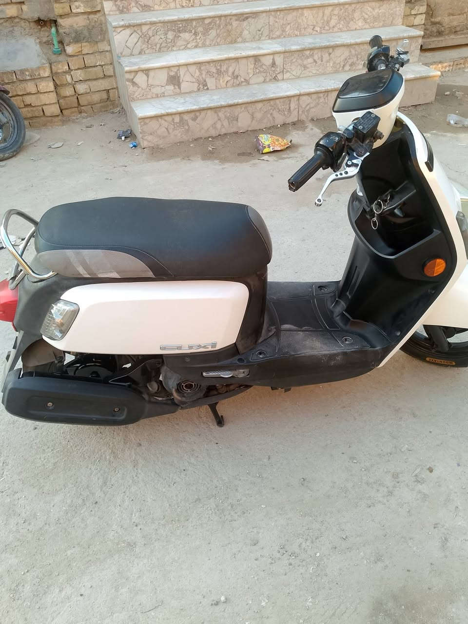 السلام عليكم دراجة للبيع ماكس بوليسي مسطره نازل مامفتوح دراجة نضيف مكان با الناصرية  التضحية شارع العلوه سعرها مليون 50 بيها مجال للشراي رقم ***********مو شراي لا يتصل
