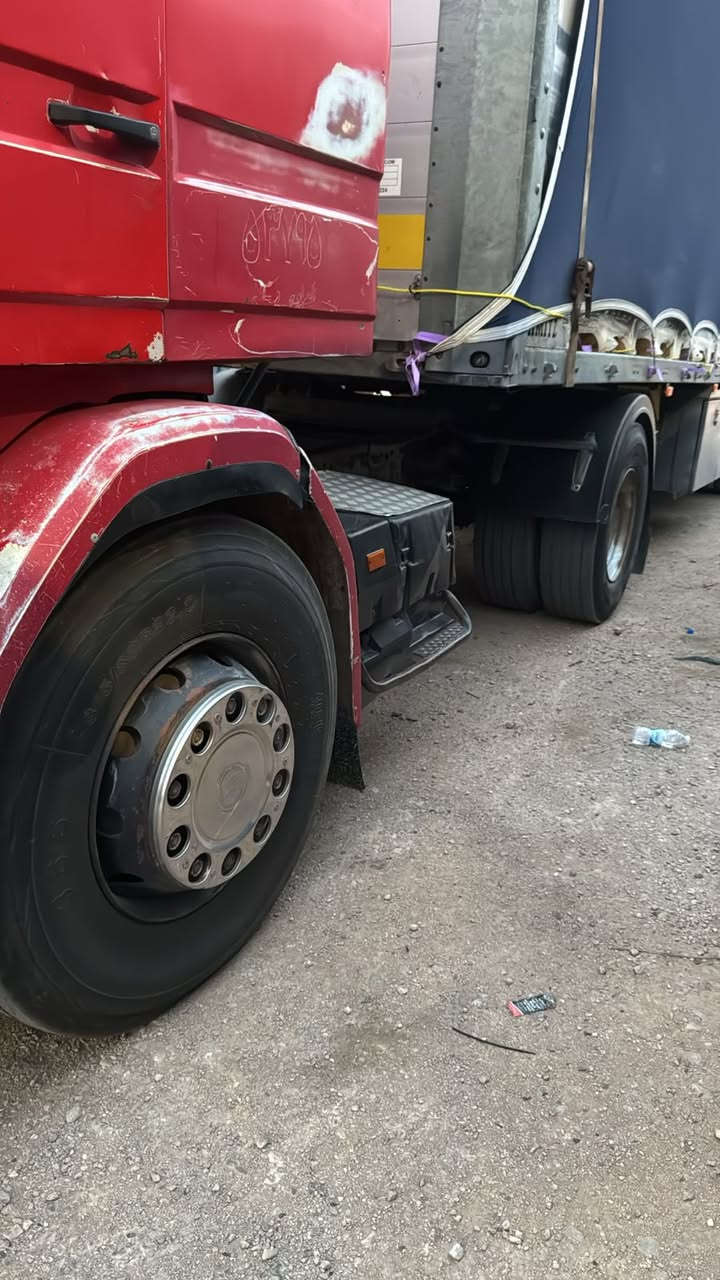 سلام عليكم سكانيه البيع موديل 93 مكينه 8السياره مكفوله شرط التحويل عربانه فنكلايز ***********
