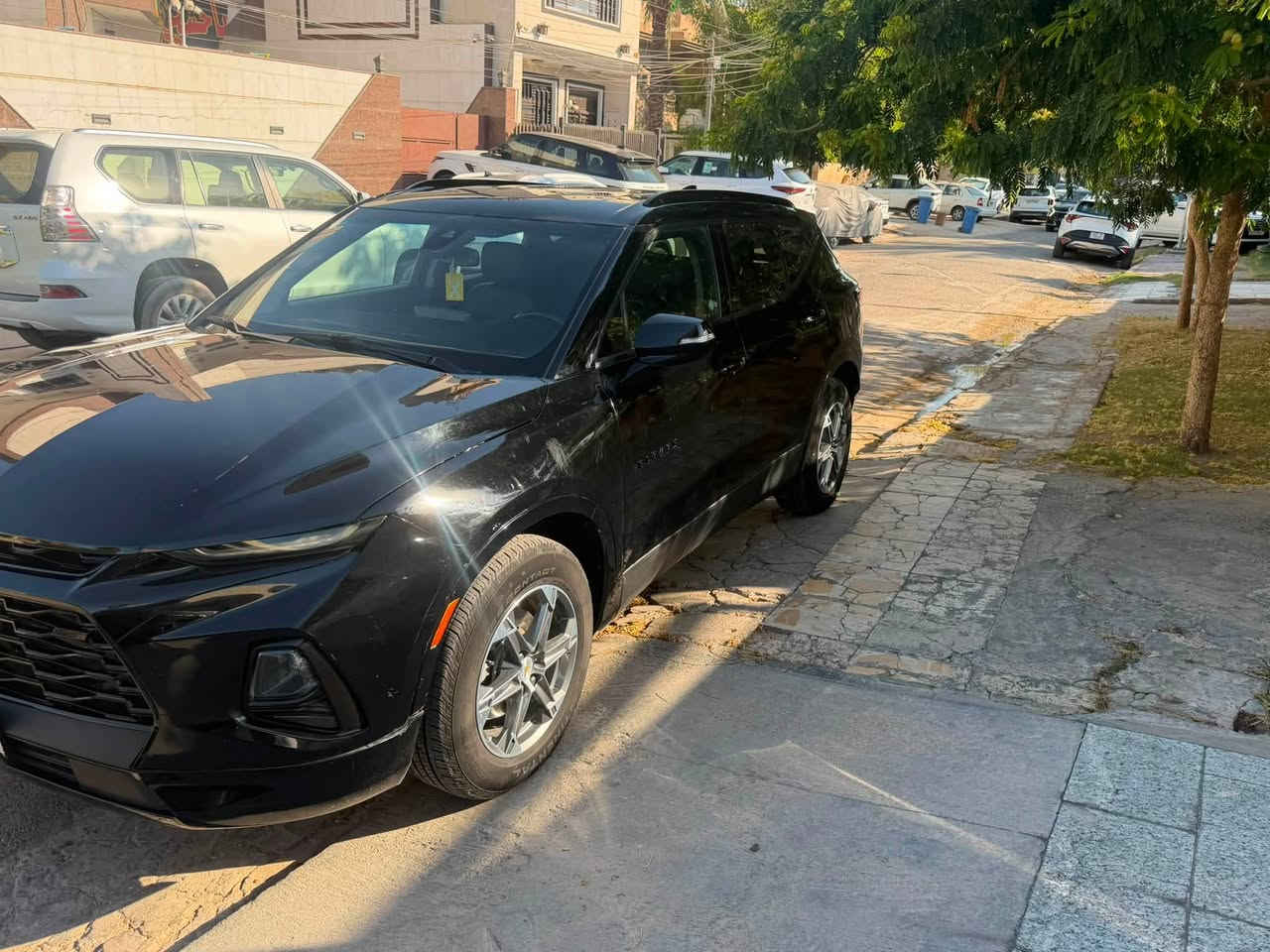 للبيع شيفروليه بلايزر 2024 Premier
المواصفات:
المحرك: 6 سلندر 3.6L V6
الكير: اوتوماتيك 9 سرعات
الدفع: دفع رباعي AWD
الموديل: 2024
الفئة: Premier اعلى فئة
العداد:25 الف ماشية

المميزات:
شاشة: 10.2 انش مع Apple CarPlay و Android Auto لاسلكي

كاميرا: 360 درجة + كاميرا خلفية
رادار: نظام تثبيت سرعة متكيف + مانع تصادم + تنبيه النقطة العمياء
تحكم: مقاعد جلد كهربائية مع تبريد وتدفئة امامي

دخول ذكي: تشغيل عن بعد + بصمة
لايت: LED امامي وخلفي مع اوتو
ويل: 21 انش Premier خاص
صندوق كهربائي
بدون فتحة سقف
حادث السيارة سرقة 5 قطع
السعر:175
المكان: بغداد
للاستفسار: ...
***********
---
