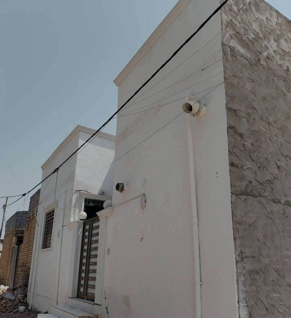 السلام عليكم
🏠 بيت للبيع - السماوة / ال رباط 
📏 المساحة 100م - بناء حديث ونظيف
🧱 سقف عكادة + سقف ثانوي + سطح مفروش إيزوكام
📐 واجهة 12م × نزال 8م
📋 سند زراعي (25) إقرار محكمة 
🛋️ يحتوي على: غرفة + صالة + مطبخ مفتوح عالصاله + برّاني + حمام + مخزن بالبيتونة
السعر 58 مليون 
***********
