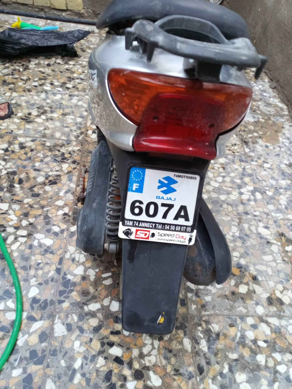 السلام عليكم دراجة للبيع السعر 300
نضيفة كلش جديدة 
العنوان بغداد جسر ديالى الجديد 
***********
