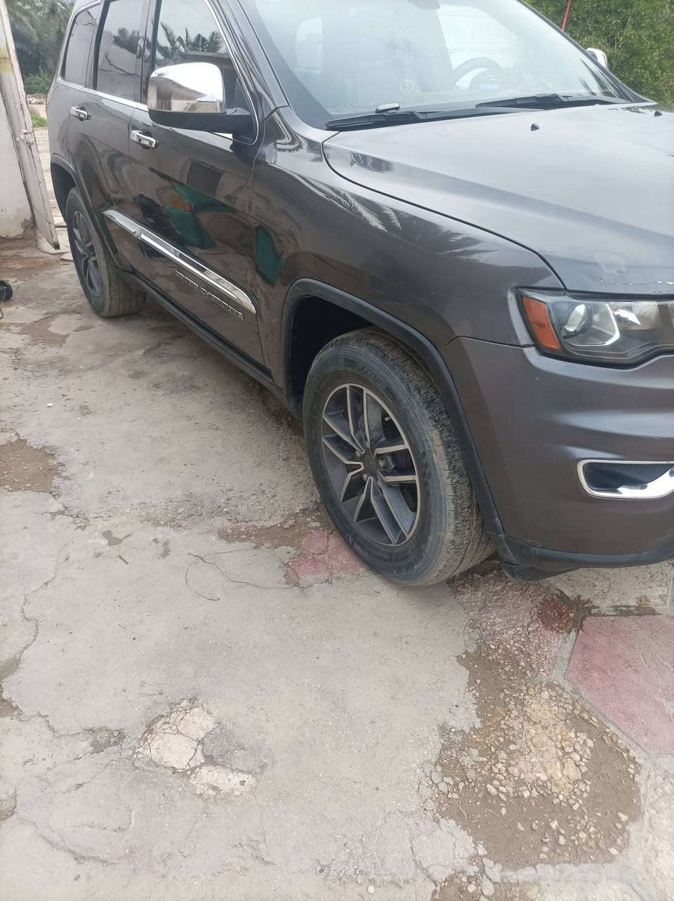 السلام عليكم 
Jeep
للبيع 2019 
رقم بغداد 
انكليزي باسمي 
مواصفات لاريدو 
حادث دعامية امامية فقط 
محرك 3600 
تو ويل  
جنطة كهربائي
عليها بساتم 2014 
انسة الدوانز
شاشة جبيرة 
سستم صوت 10 سماعات 
عليها عدسات LED سعر 500 دولار 
كامرة خلفية 
حساس خلفي 
رادار 
سبير 
عدة سبير 
بك لايت لد 
تبريد ثلج 
ماشية 110 mi
للاستفسار 

***********
