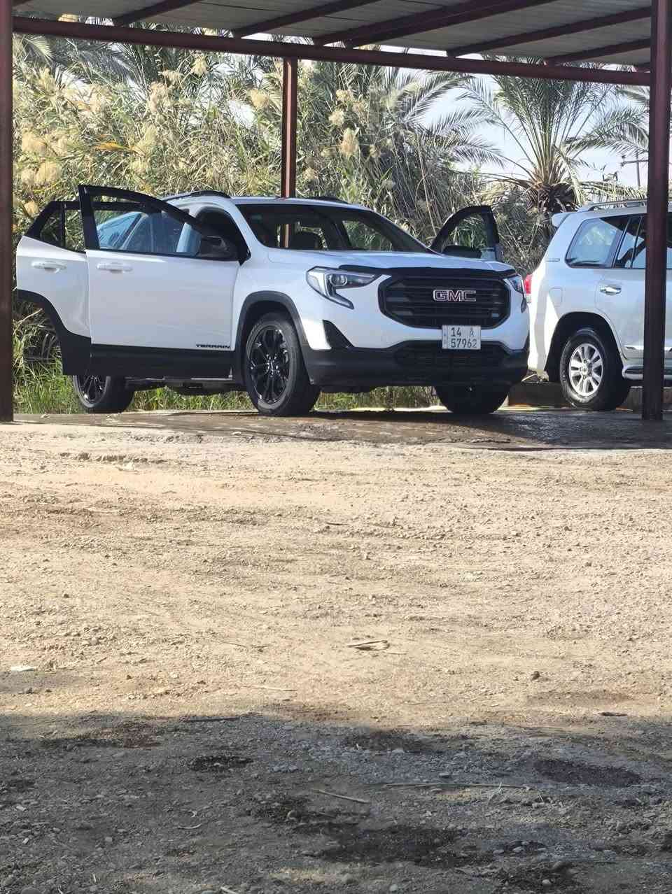 السلام عليكم  للبيع GMC تيران 2021 كفاله عامه  رقم بصره ب اسمي شخصياً مداور ثاني يوم السياره فول مواصفات بني راما فور ويل محرك 1500 تيربو معروفه مواصفات ال GMC تيران SLE 
***********وتساب و اتصال 
*********** اتصال 
السياره ماشيه 90 الف كيلو
