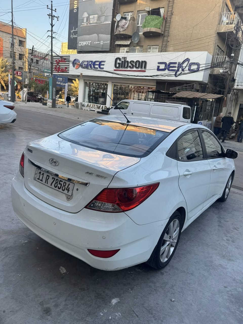 السلام وعليكم
أكسنت ٢٠١٣ خليجي السيارة بيه فقط تبديل باب خلفي عكس السائق ومبدل وكاله عدا هذا مكفوله كفاله عامة صدر امامي جديد قطرة صبغ مابيه السيارة ماشيه ١٥٠ ألف كيلو متر 

رقم جديد هزه جديدة سيارة بأسمي شخصياً 

السعر ١٠٥ وبيه مجال بسيط جداً 

*********** مكان السيارة الدورة او الكرادة
