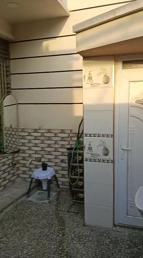 بيت  للبيع مساحه105م
الواجهه٥ متر
نزال ٢١ متر
البيت طابق واحد 
السعر ٩٠ مليون وبي مجال
العنوان الكماليه البستان 
***********
