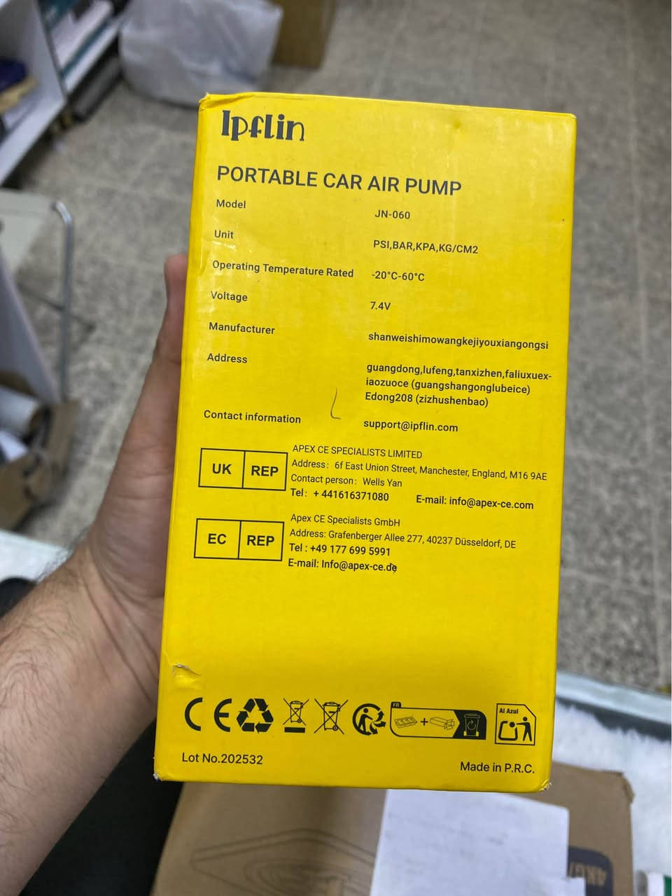 پەمپی هەوای پۆرتەبڵ و زیرەکی براندی Ipflin (مۆدێل: JN-060) 🚗🏍️🚲⚽
ئامادەبە بۆ هەر حاڵەتێکی لەناکاو! چیتر پێویستت بە وەستان و چاوەڕێکردن نییە لە بنکەکانی هەوا وەرگرتن. ئەم پەمپە بچووک و بەهێزە هەمیشە لە ناو سەیارەکەتدا گرنگی خۆی هەیە.
تایبەتمەندییە سەرەکییەکانی ئامێرەکە:
 هێزی با لێدانی بەهێز: توانای هەیە تاوەکو 150PSI با لێبدات (Maximum inflation pressure 150PSI).
 شاشەی دیجیتاڵی گەورە (LED Screen): بۆ پیشاندانی پەستانی با بە شێوازی زۆر ڕوون.
 سیستەمی زیرەکی ڕێکخستن پێشوەختە (Smart Preset Modes): دەتوانیت پەستانەکە دیاری بکەیت (بۆ سەیارە، ماتۆڕ، پاسکیل، یان تۆپ)، کاتێک دەگاتە ڕێژەی خوازراو خۆی بە شێوەیەکی ئۆتۆماتیکی دەکوژێتەوە.
 کارکردن وەک پاوەربانک (Power Bank): دەرچەی USB هەیە کە دەتوانیت لە کاتی پێویستدا مۆبایلەکەتی پێ شەحن بکەیتەوە.
 لایت بۆ کاتی تاریکی (3-Modes LED Light): لایتی تایبەتی لەسەرە کە بە سێ مۆدی جیاواز کاردەکات بۆ بەکارهێنان لە شەودا.
 شەحنکردنەوەی ئاسان: بە کێبڵی جۆری Type-C شەحن دەبێتەوە.
 دیزاینی مۆدێرن و گواستنەوەی ئاسان: زۆر سووکە و جێگای زۆر ناگرێت لەناو سەیارەدا.
ناو کارتۆنەکە پێکهاتووە لە:
 ئامێری پەمپی Ipflin JN-060
 وایەری سەرەکی هەوا لێدان
 کێبڵی شەحنکردنەوە (Type-C)
 چەند سەرەکی جیاواز بۆ (تایەی پاسکیل، تۆپ، تەمبەڵ و کەرەستەی تر) بشدار, السليمانية


**إذا كنت صاحب هذا الإعلان وتريد حذفه لأي سبب، رجاءا أرسل رسالة إلى الدعم الفني**