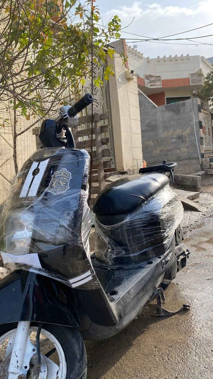 السلام وعليكم ماكس بوليس للبيع كاملة مكمله مكفوله من كلشي بس يرادله باتري فقط من عده لباتري مابيه نقص مكينة خير من الله كلشي شغال سلف هندر كهربائيات كله شغاله شلعه معدل فول الدراجه جديده ختم واحد ويه لمكينه بلاد49المكان ديالى بعقوبة السعر 525بيه مجال حك الجيه ***********
