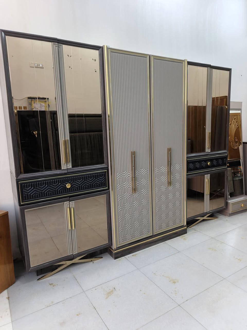 غرفه تركيه حديثه 8قطع نظافه 95%العنوان اربع سايدات جدد مال عبجية قرب صيدلية محمد جاسب بدر ميسان نهايت كراج بغداد (***********)

